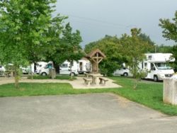 Aire d'accueil de camping-cars Ã   Chavannes-sur-l'Etang